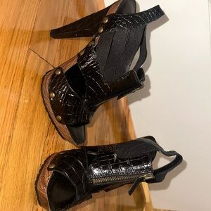 Jessica Simpson black and brown heels / pumps